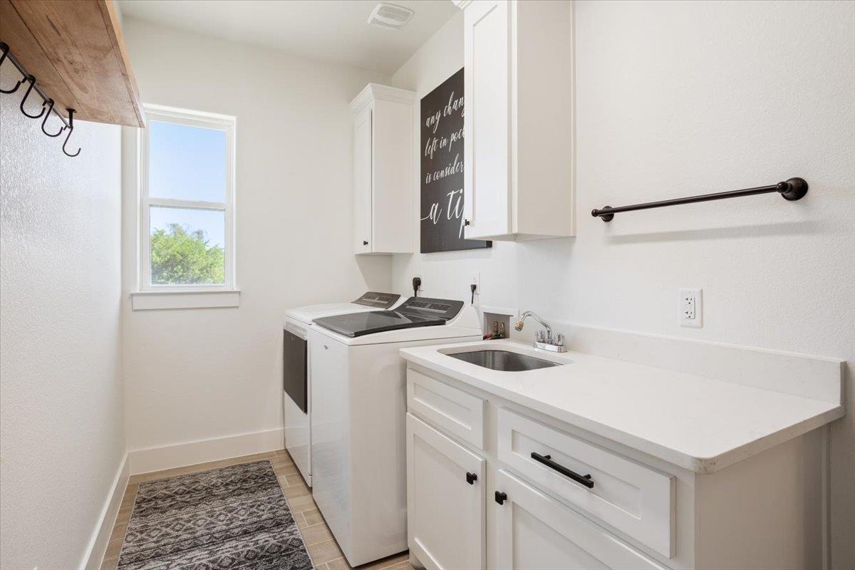 1250 E Creekview Dr, Salado, TX 76571