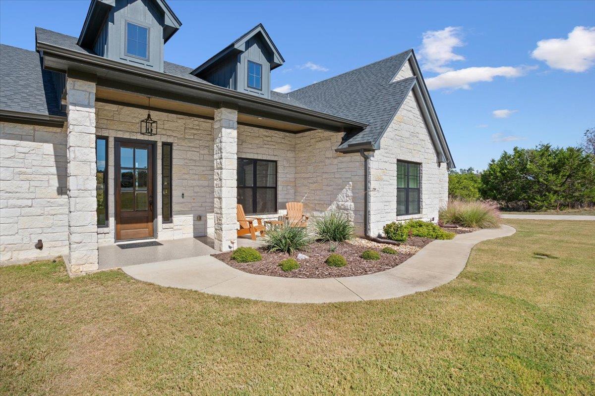 1250 E Creekview Dr, Salado, TX 76571