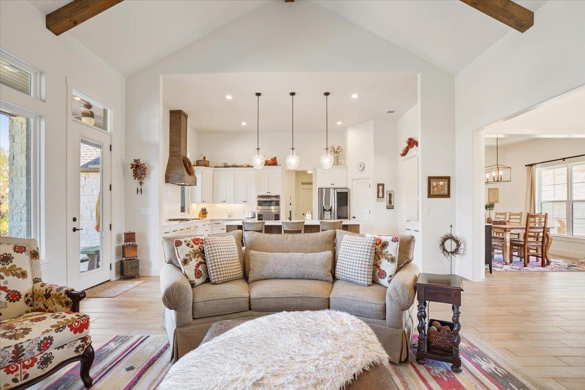 1250 E Creekview Dr, Salado, TX 76571