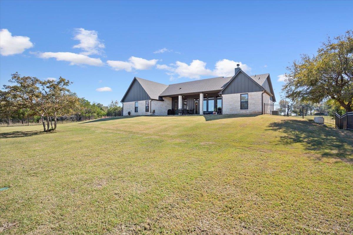 1250 E Creekview Dr, Salado, TX 76571