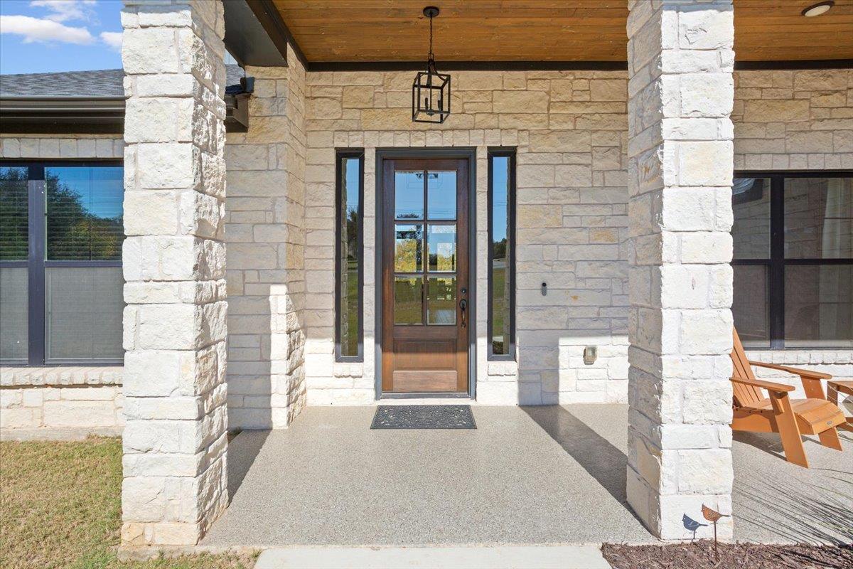 1250 E Creekview Dr, Salado, TX 76571