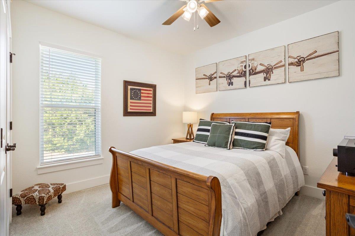 1250 E Creekview Dr, Salado, TX 76571