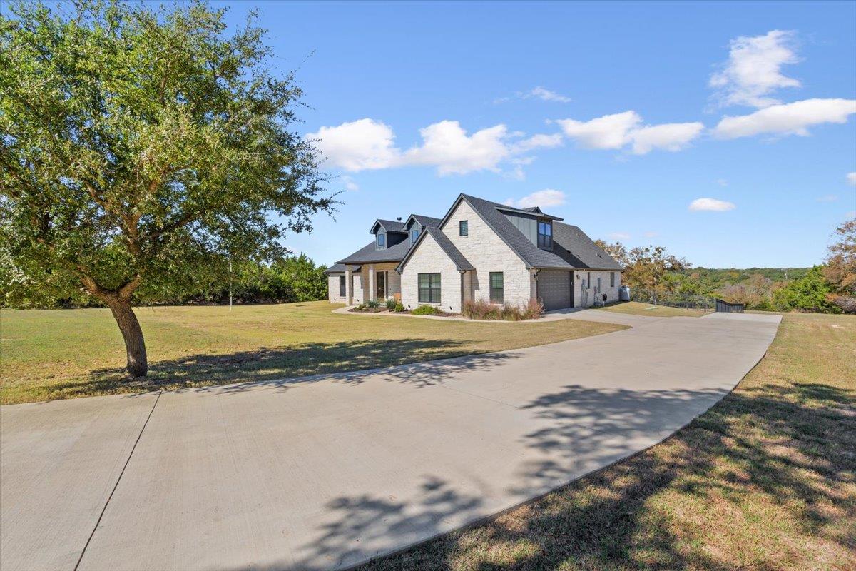 1250 E Creekview Dr, Salado, TX 76571