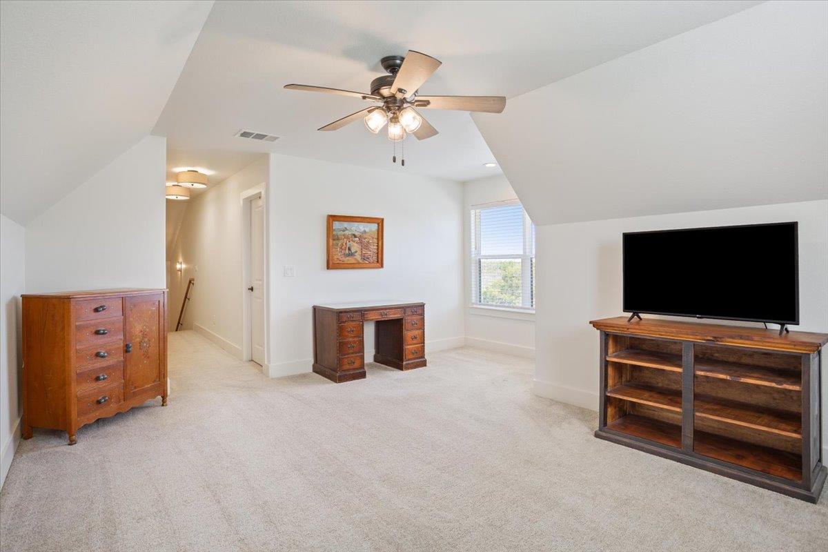 1250 E Creekview Dr, Salado, TX 76571