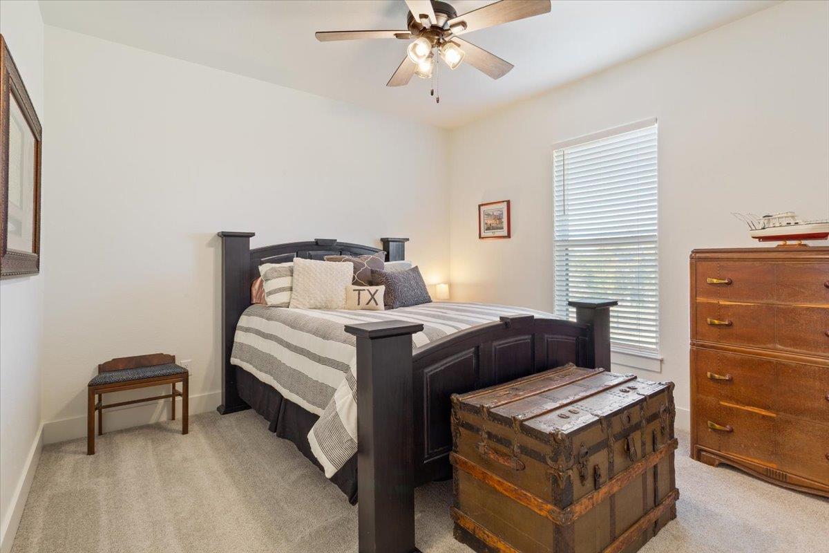 1250 E Creekview Dr, Salado, TX 76571