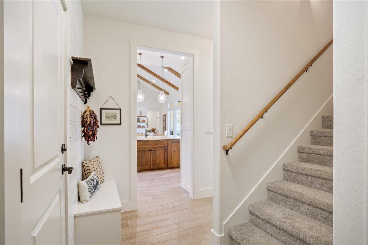 1250 E Creekview Dr, Salado, TX 76571