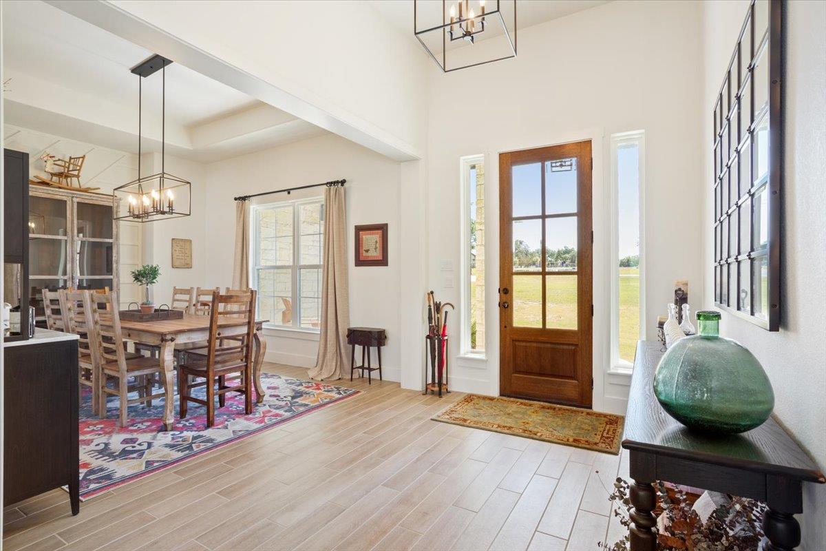 1250 E Creekview Dr, Salado, TX 76571