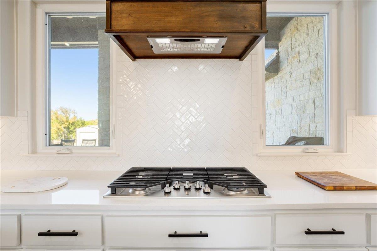 1250 E Creekview Dr, Salado, TX 76571