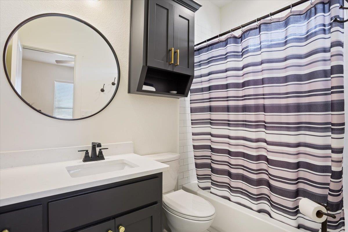 1250 E Creekview Dr, Salado, TX 76571