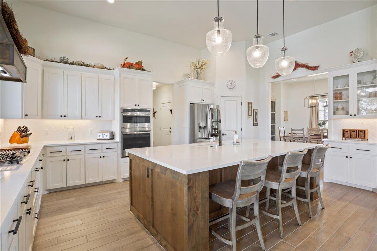 1250 E Creekview Dr, Salado, TX 76571