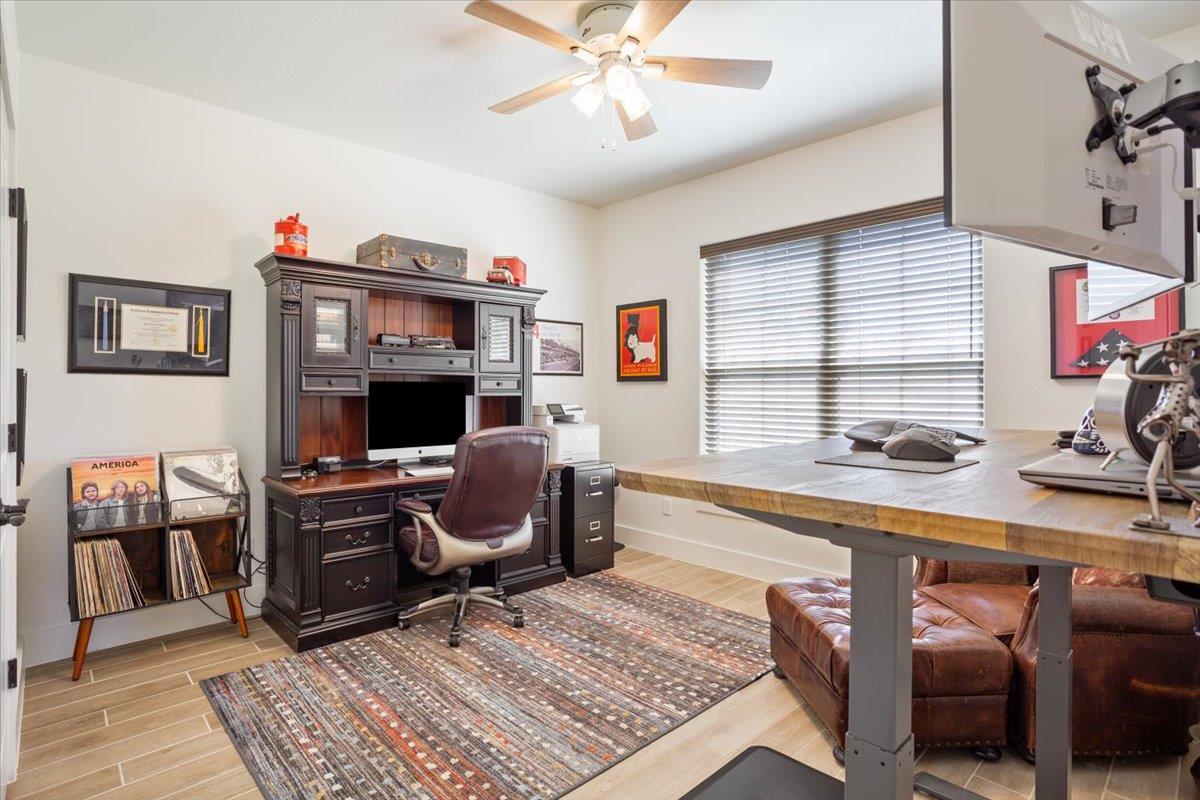 1250 E Creekview Dr, Salado, TX 76571