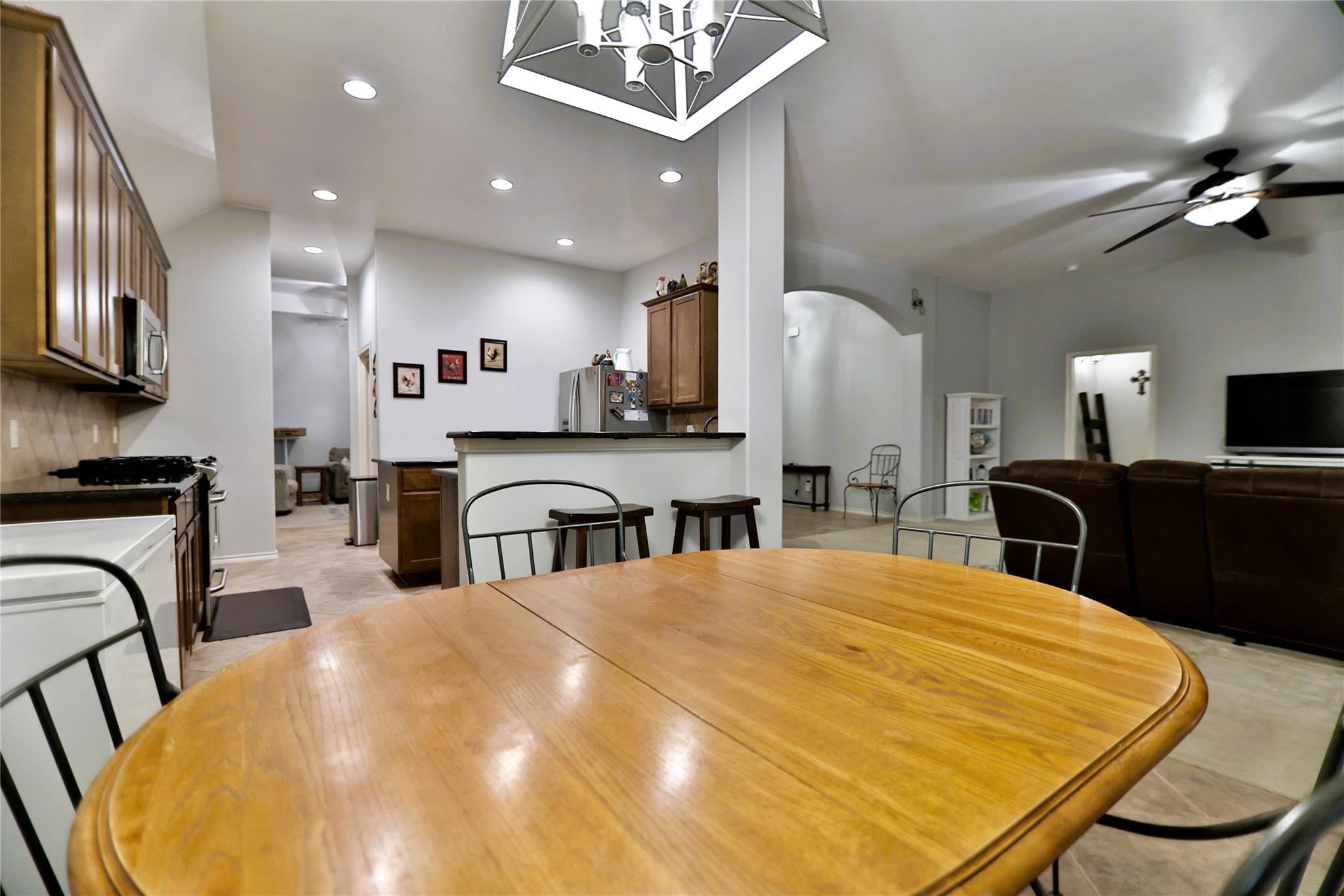 410 Olmos Dr, Leander, TX 78641