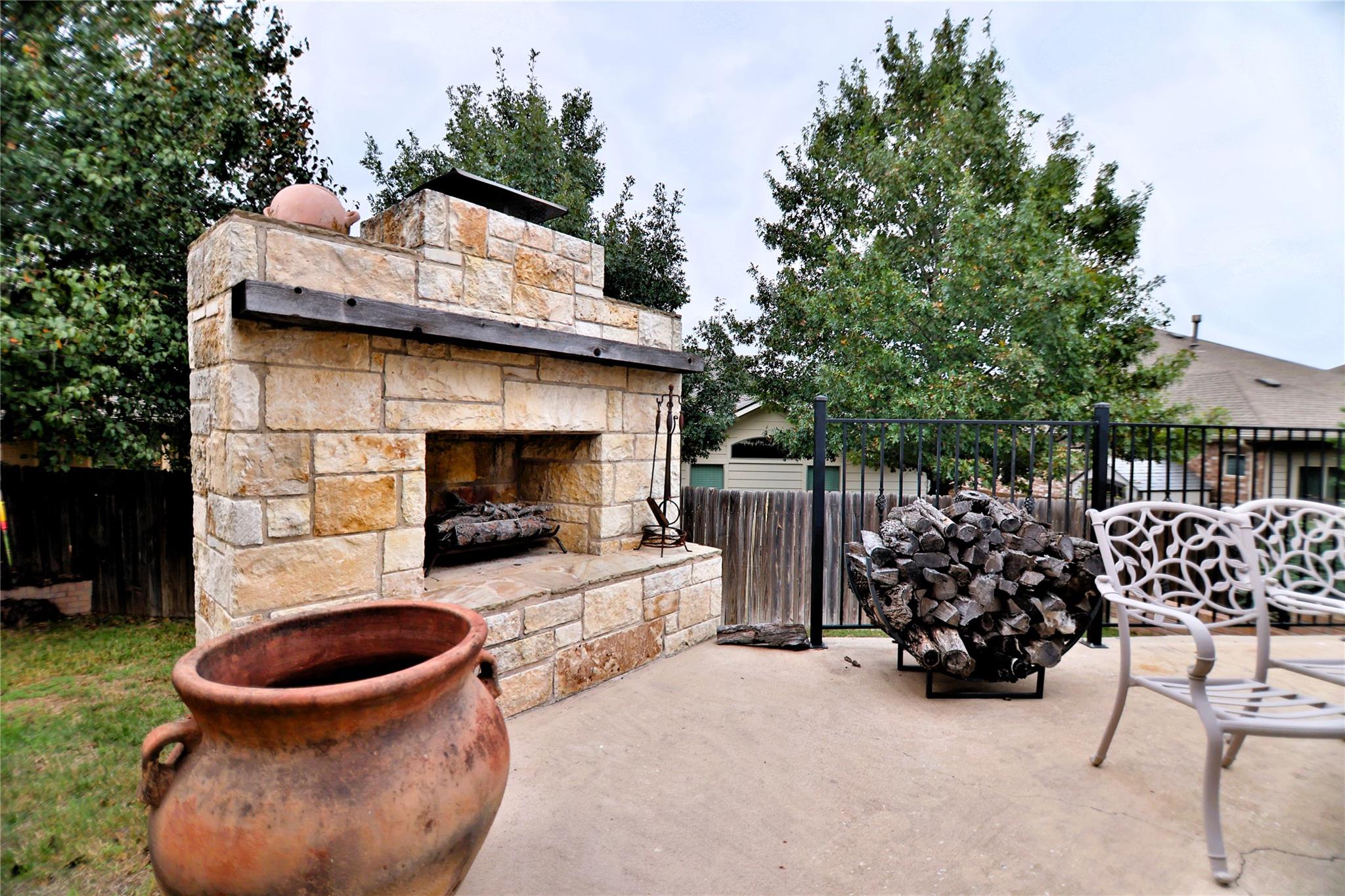 410 Olmos Dr, Leander, TX 78641