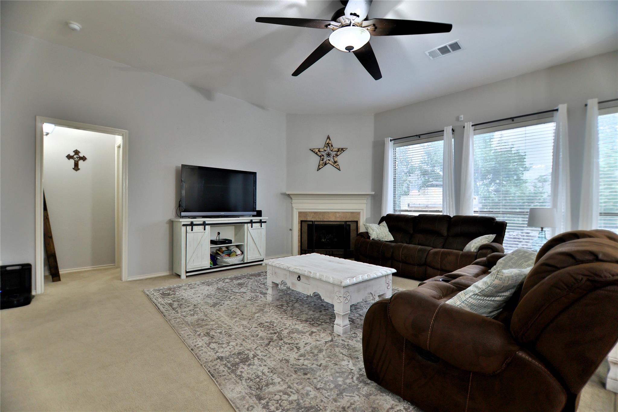 410 Olmos Dr, Leander, TX 78641