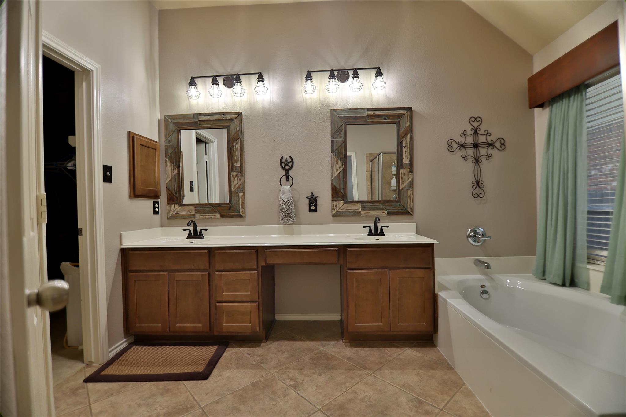 410 Olmos Dr, Leander, TX 78641