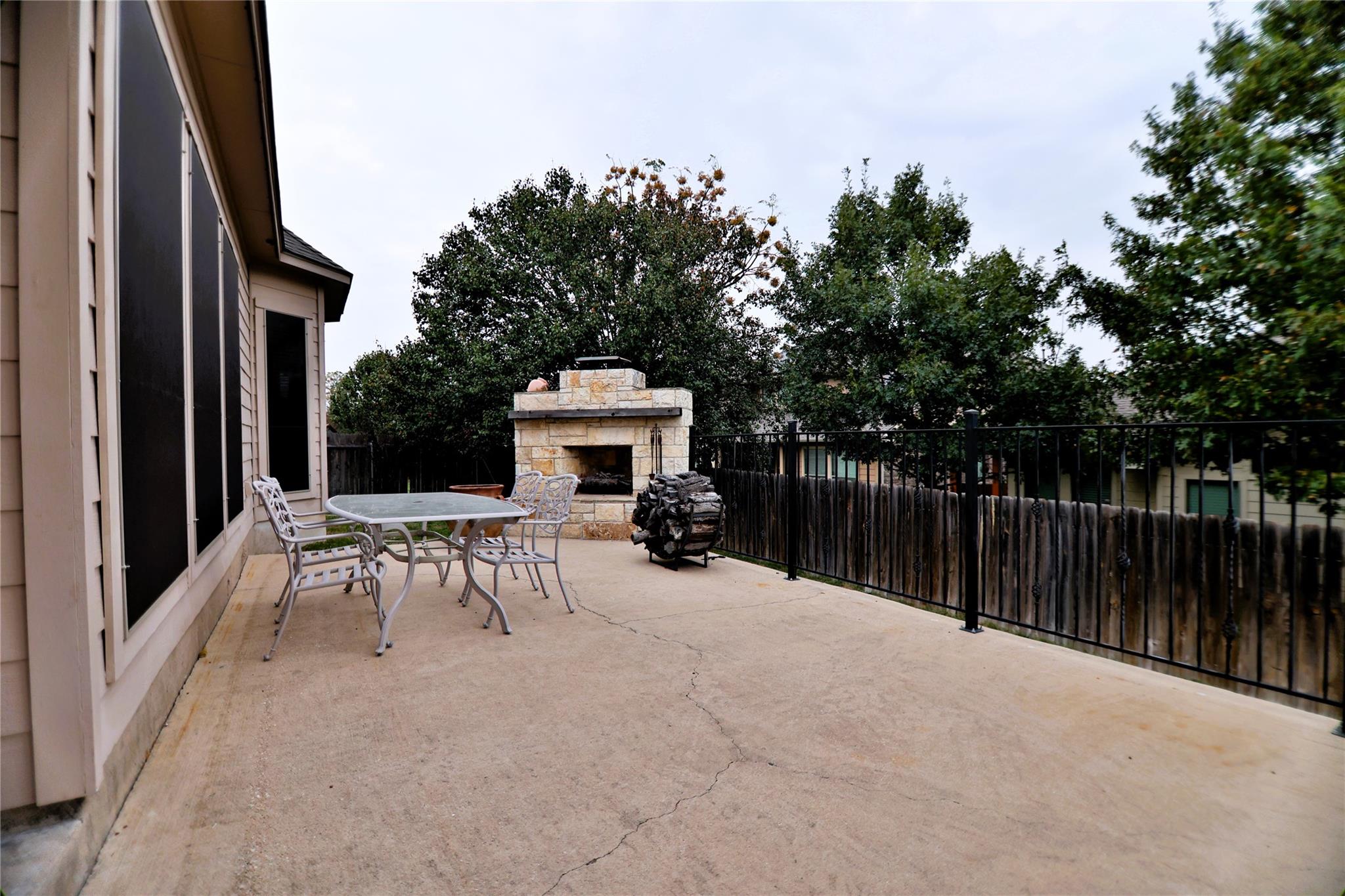 410 Olmos Dr, Leander, TX 78641