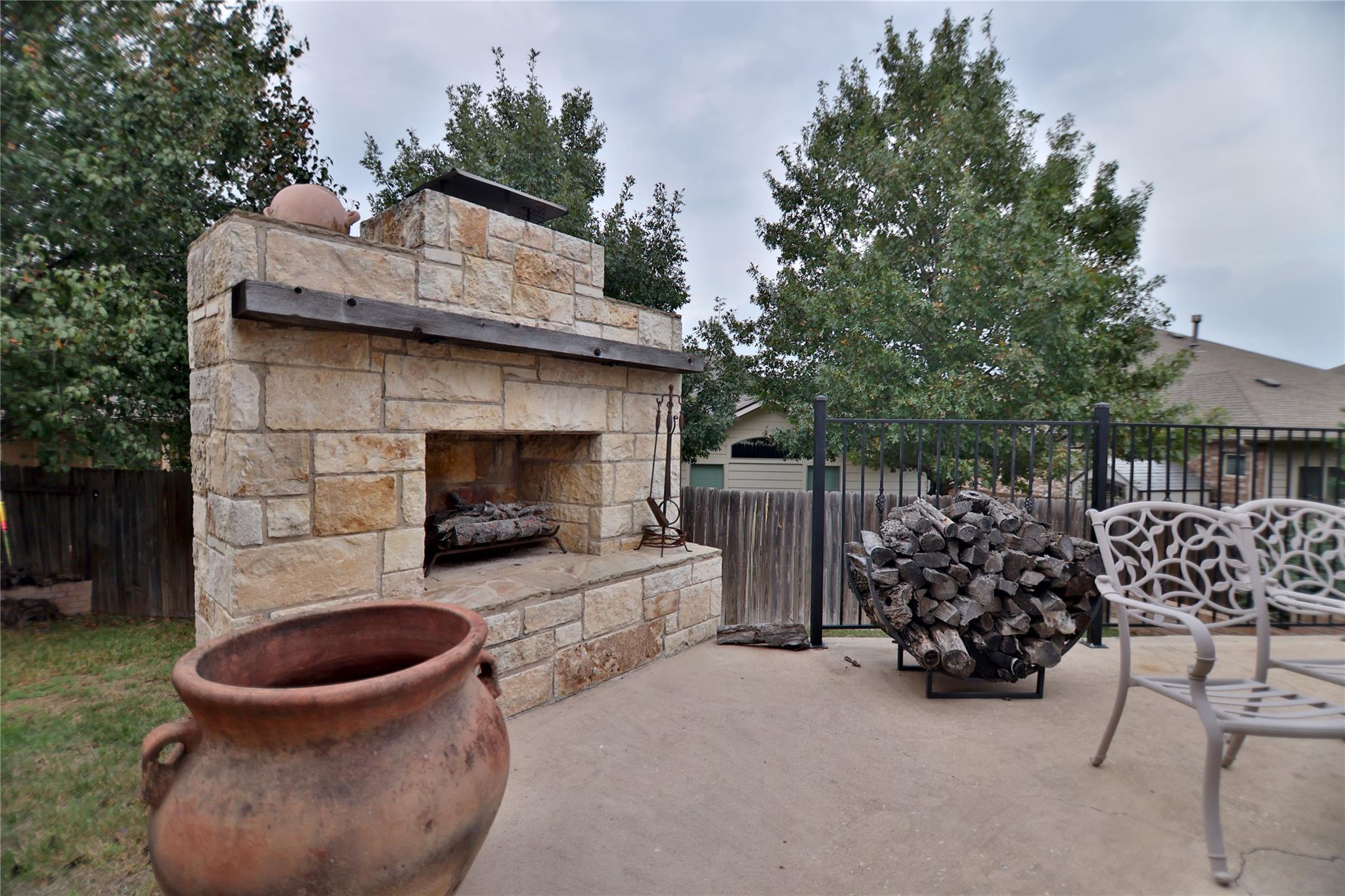 410 Olmos Dr, Leander, TX 78641