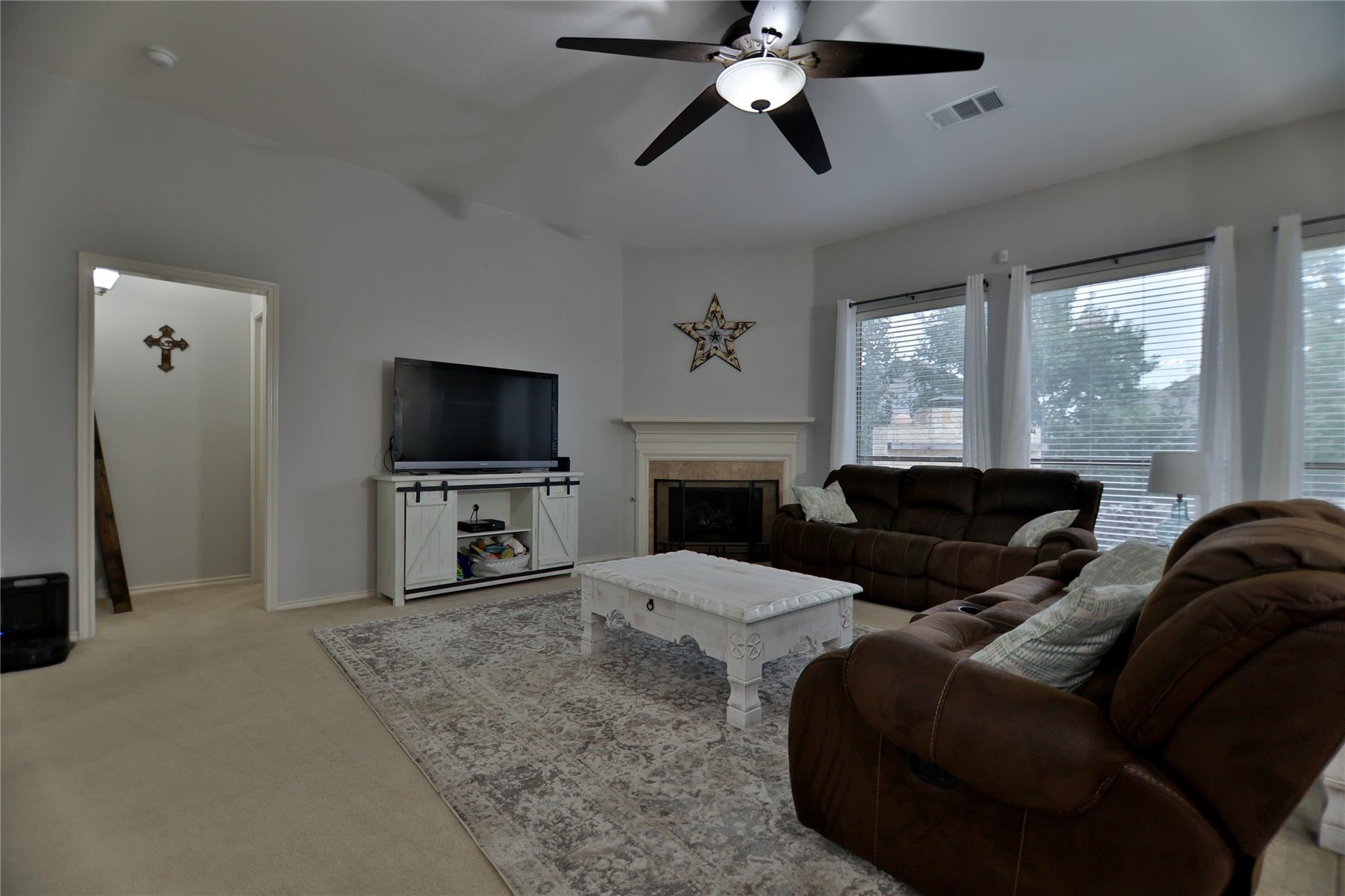 410 Olmos Dr, Leander, TX 78641