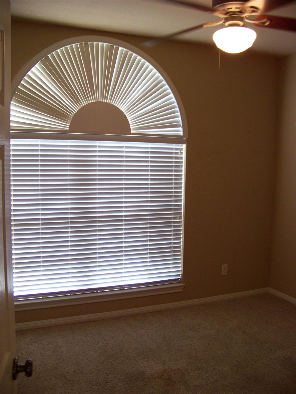 1400 T H Johnson Dr, Taylor, TX 76574