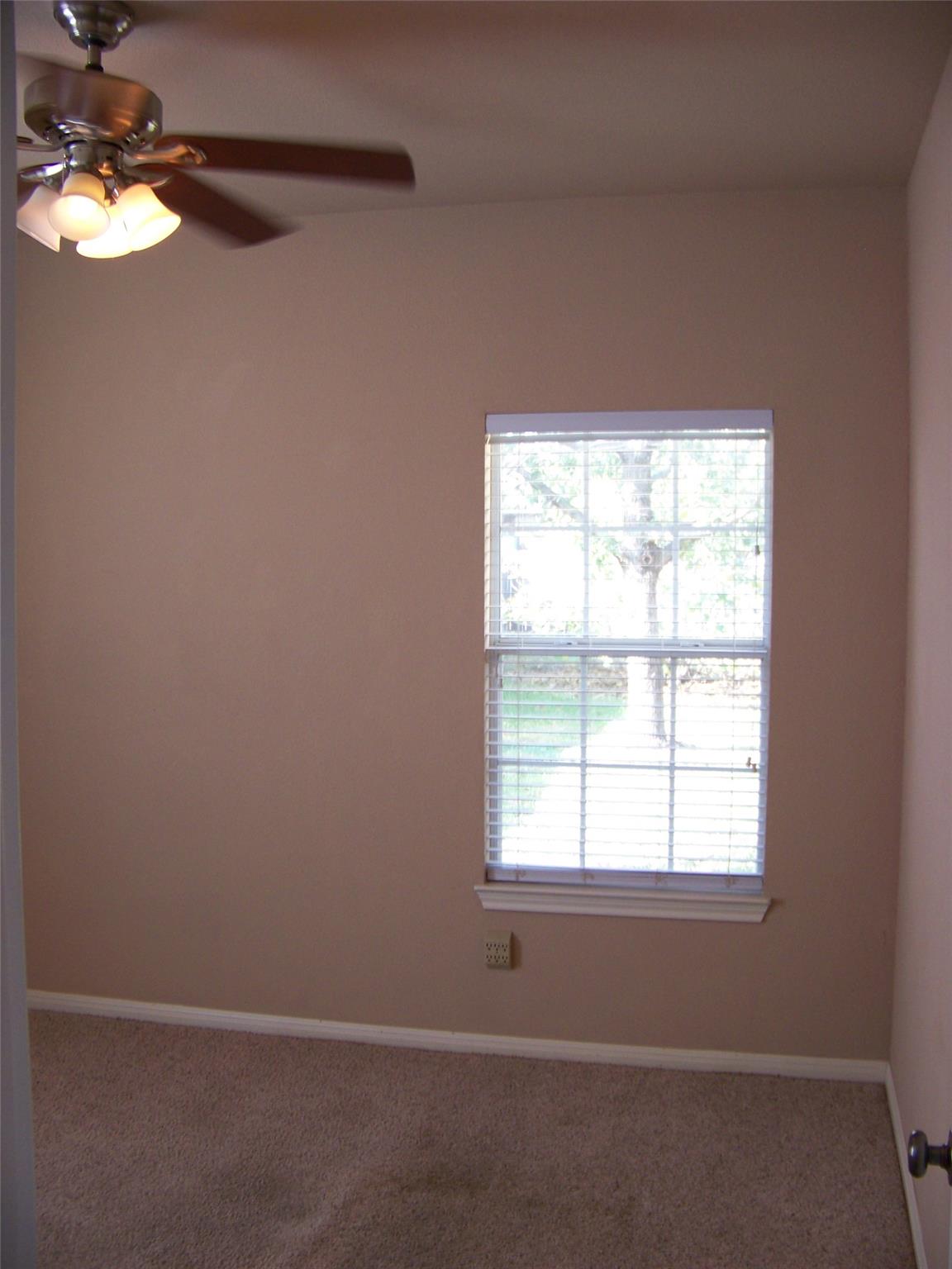 1400 T H Johnson Dr, Taylor, TX 76574