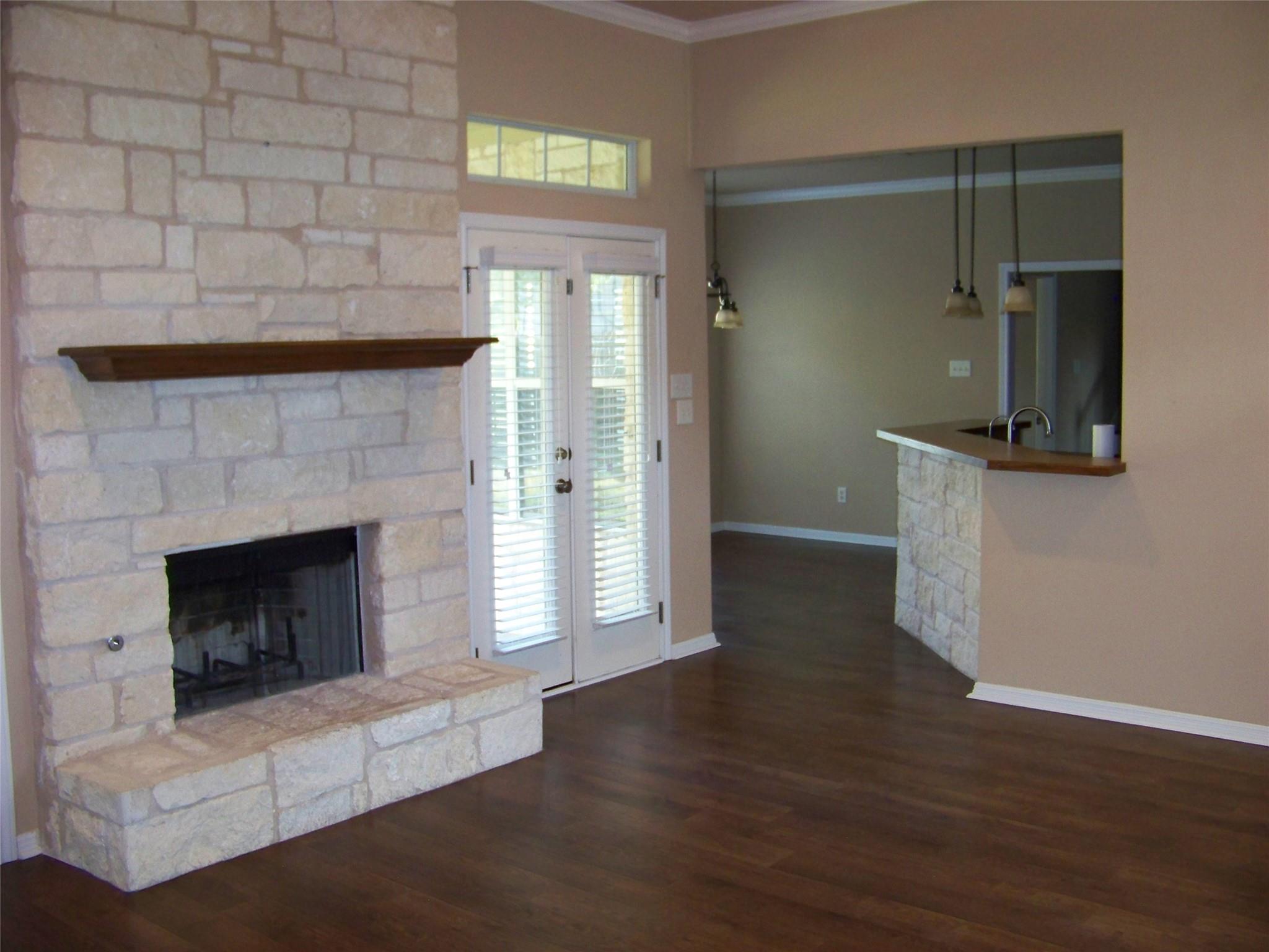 1400 T H Johnson Dr, Taylor, TX 76574