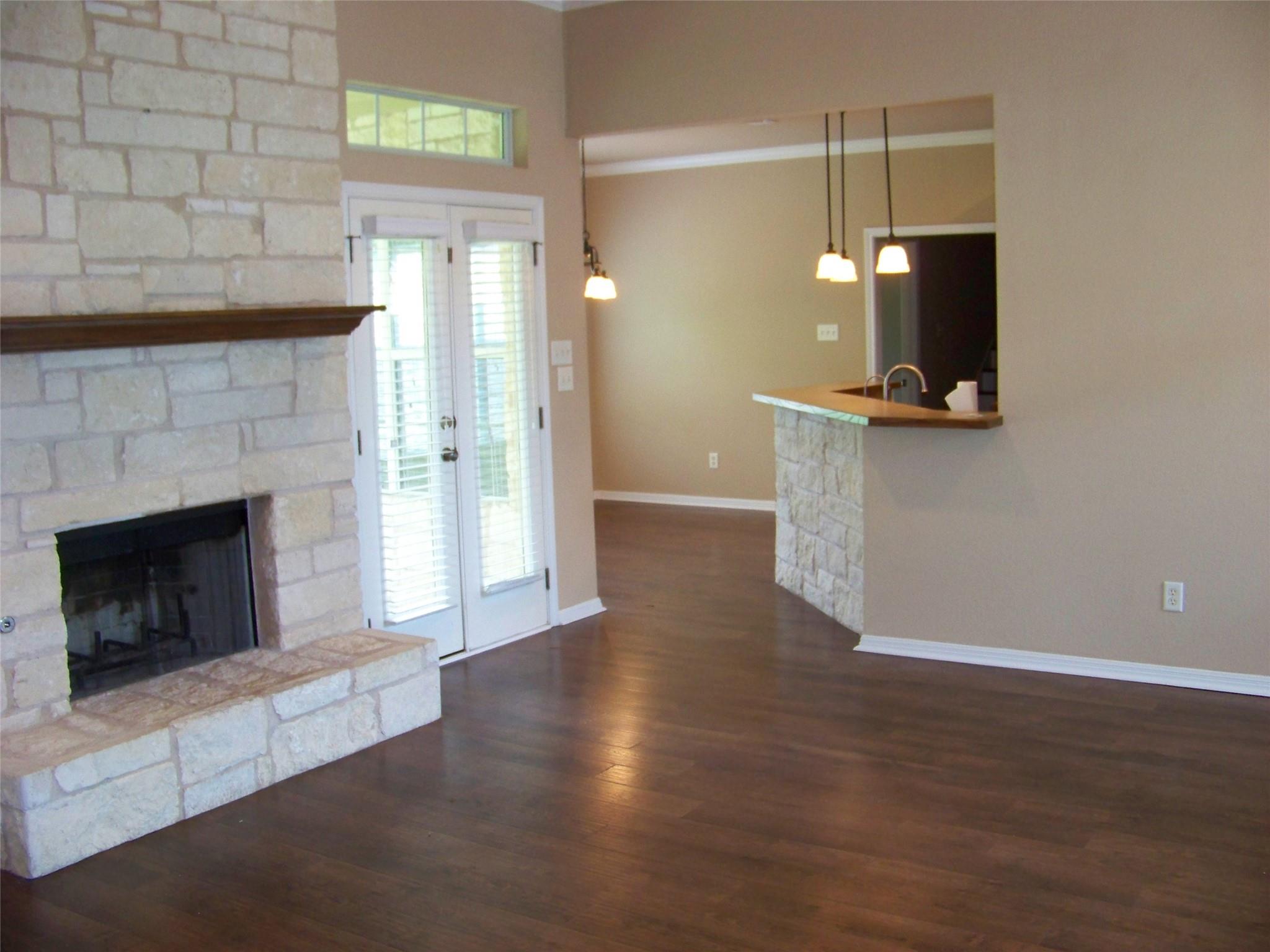 1400 T H Johnson Dr, Taylor, TX 76574