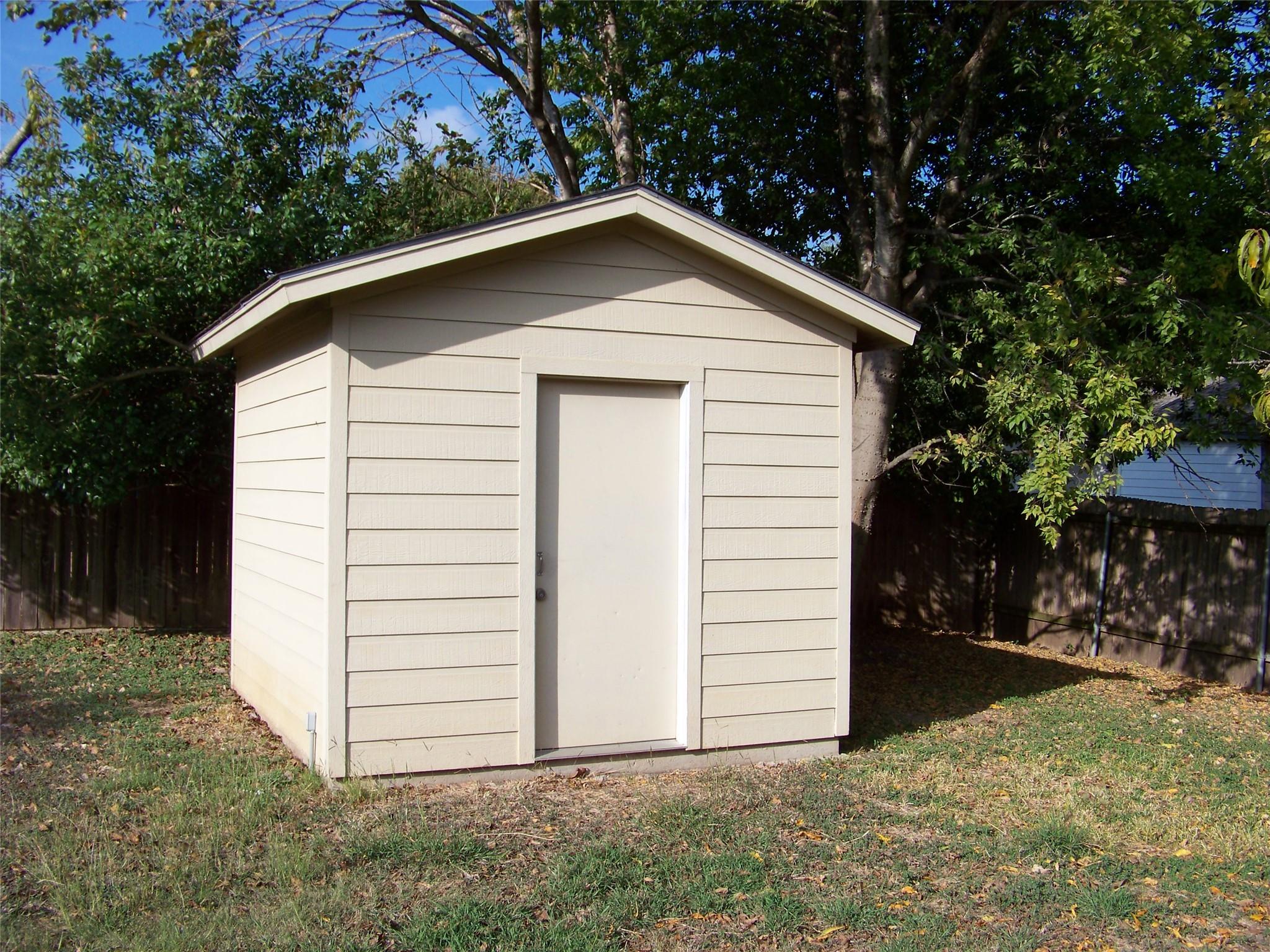 1400 T H Johnson Dr, Taylor, TX 76574