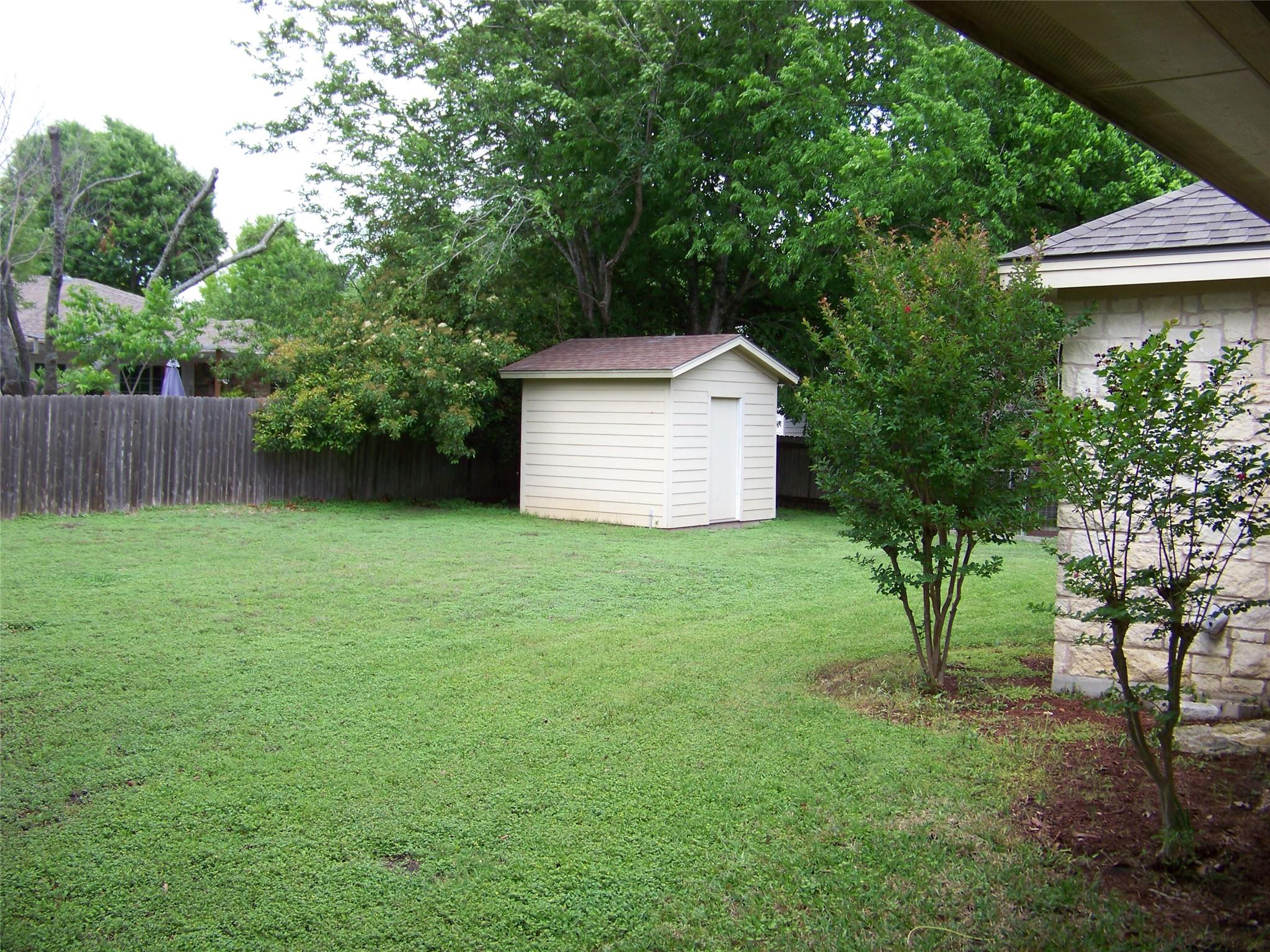 1400 T H Johnson Dr, Taylor, TX 76574