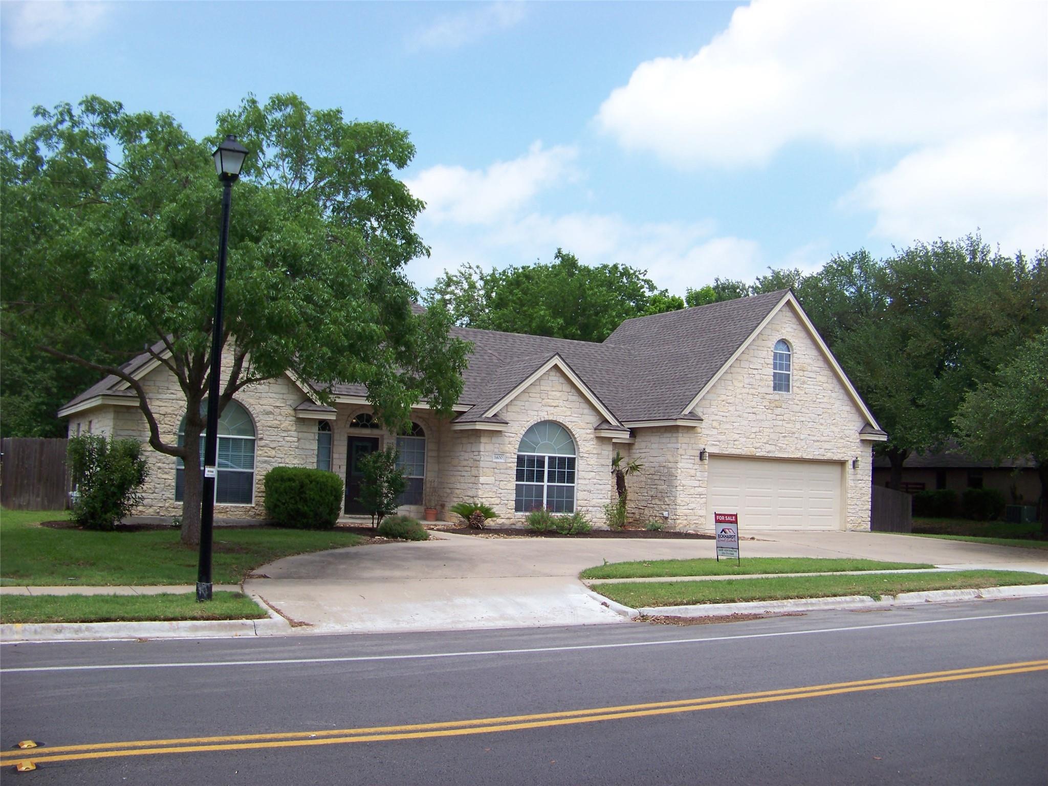 1400 T H Johnson Dr, Taylor, TX 76574