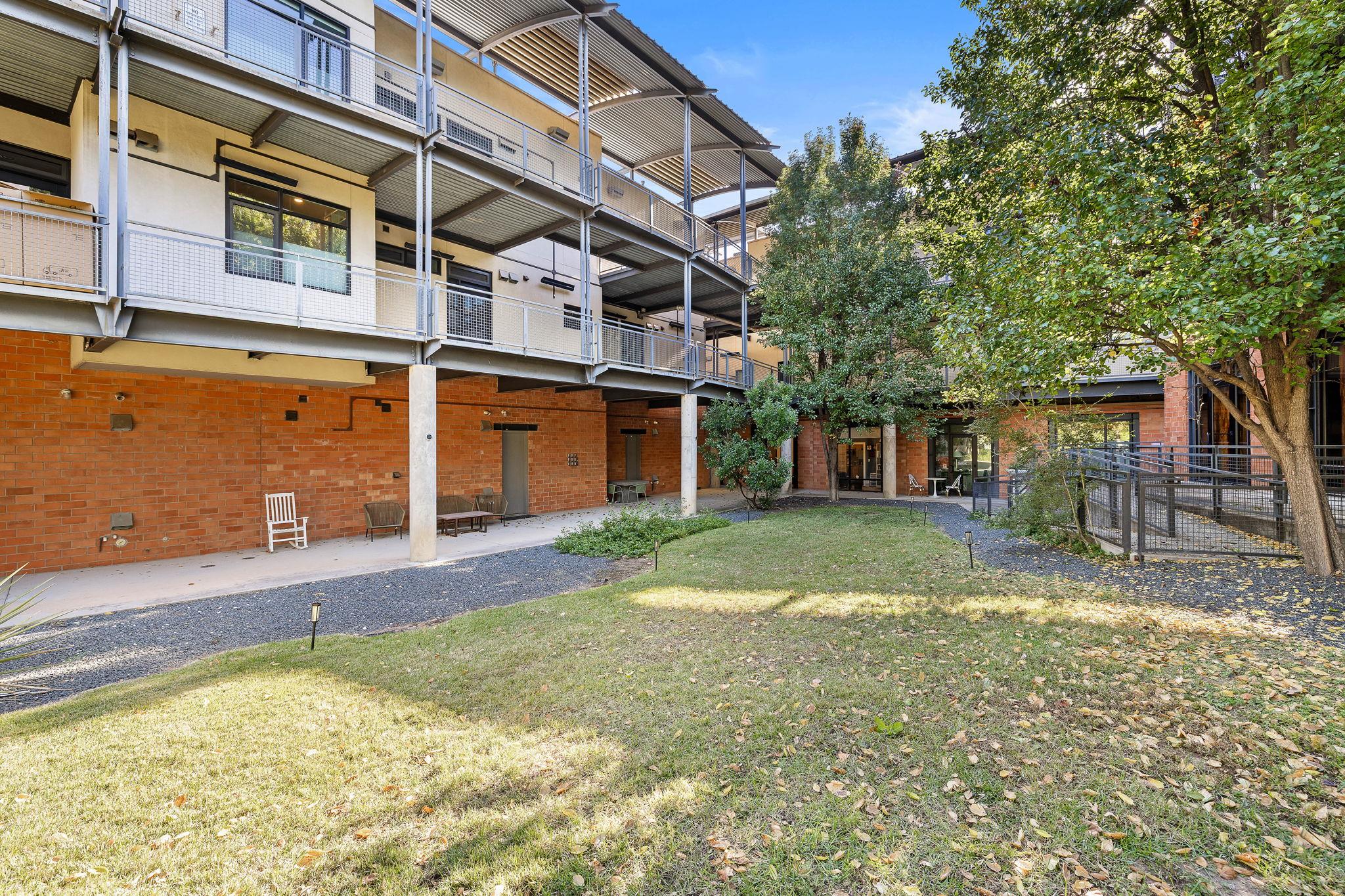 2525 S Lamar Blvd # 12, Austin, TX 78704