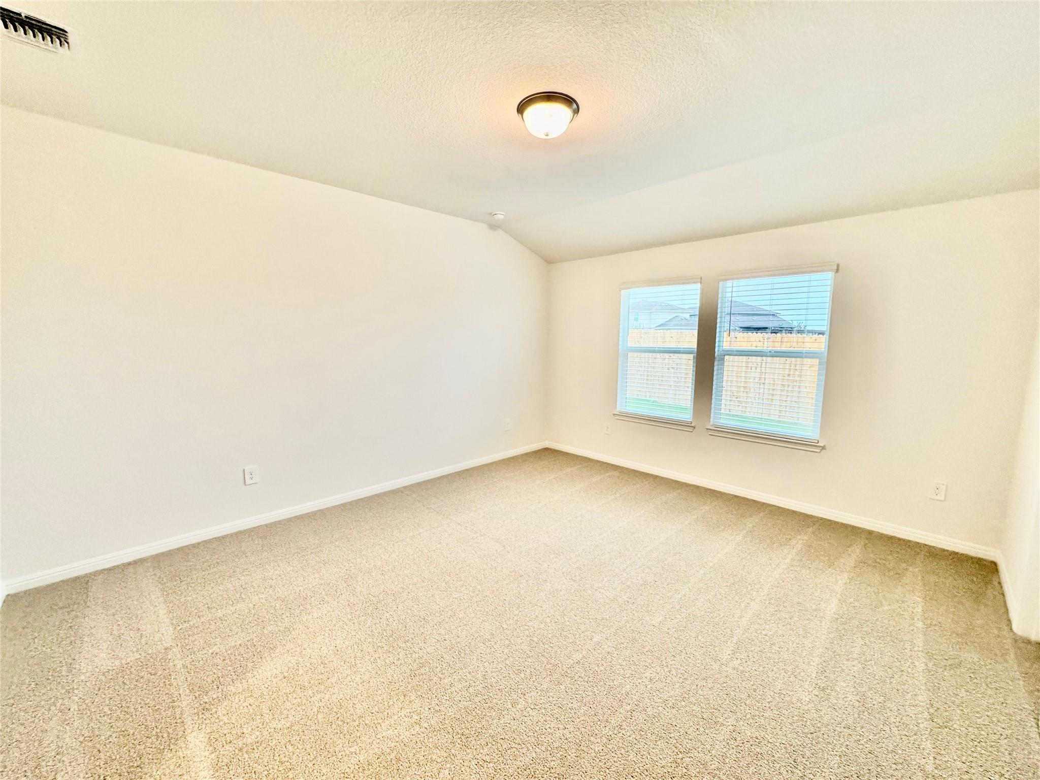 5029 Hazelnut Ln, Del Valle, TX 78617