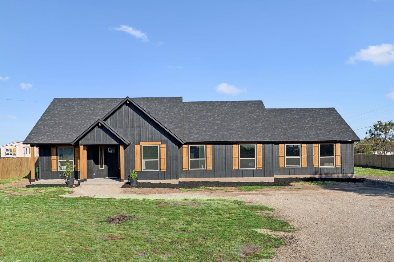 108 Santa Teresa Rd, Kyle, TX 78640