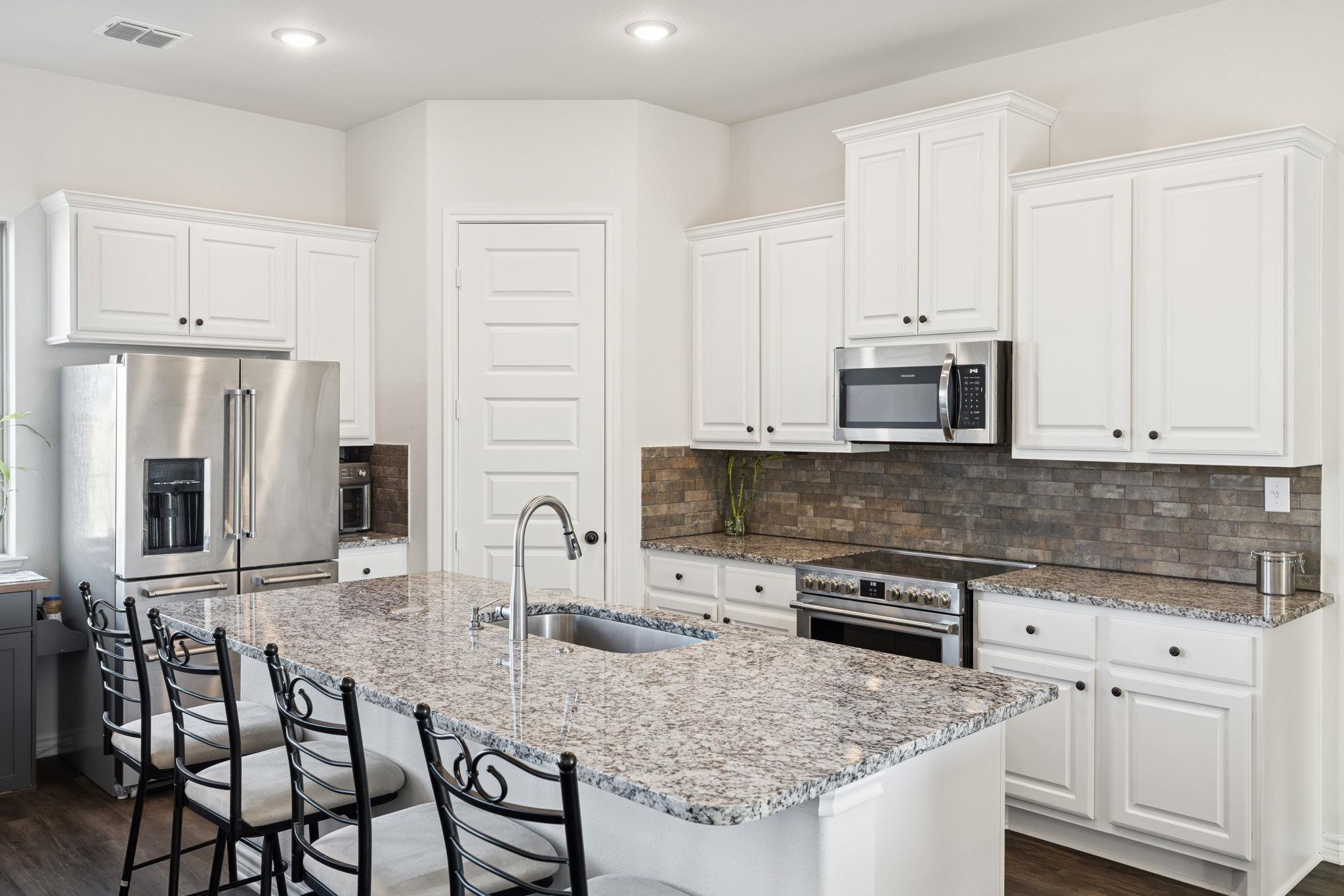 108 Santa Teresa Rd, Kyle, TX 78640