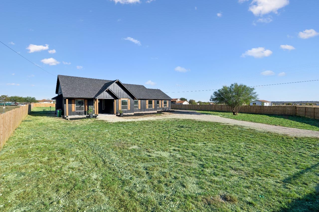 108 Santa Teresa Rd, Kyle, TX 78640