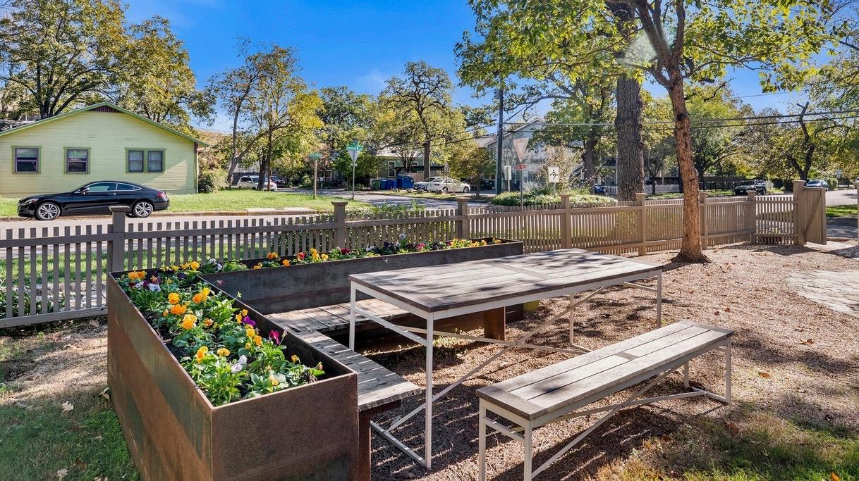 404 W 41st St, Austin, TX 78751