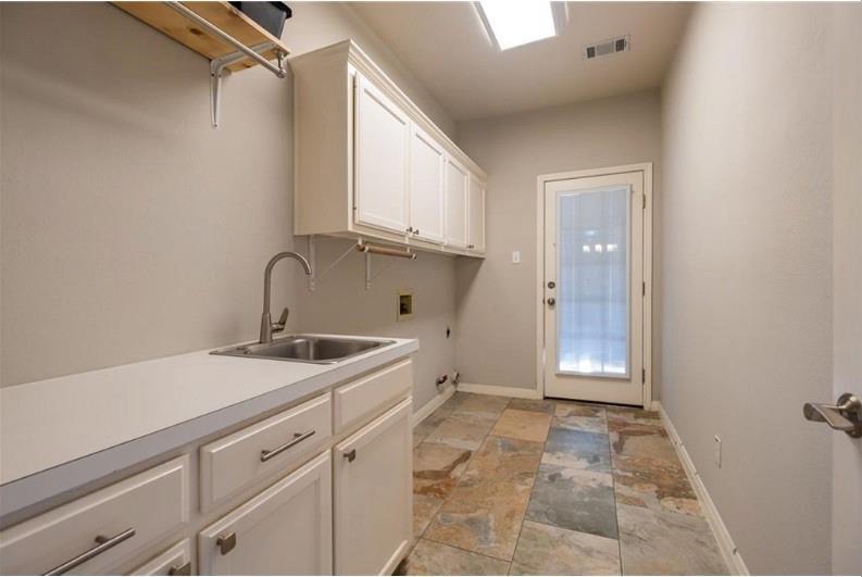 505 Oak Park Dr, Round Rock, TX 78681