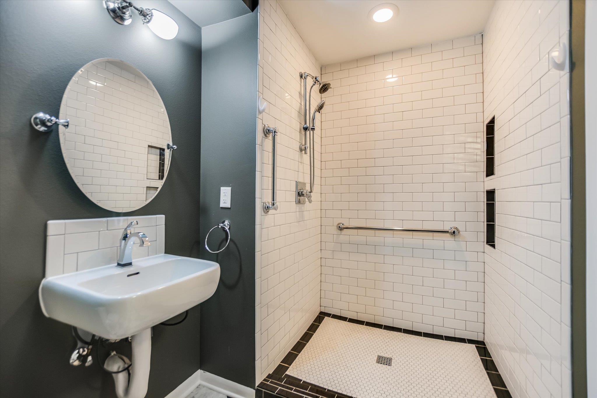 3921 Greystone Dr, Austin, TX 78731