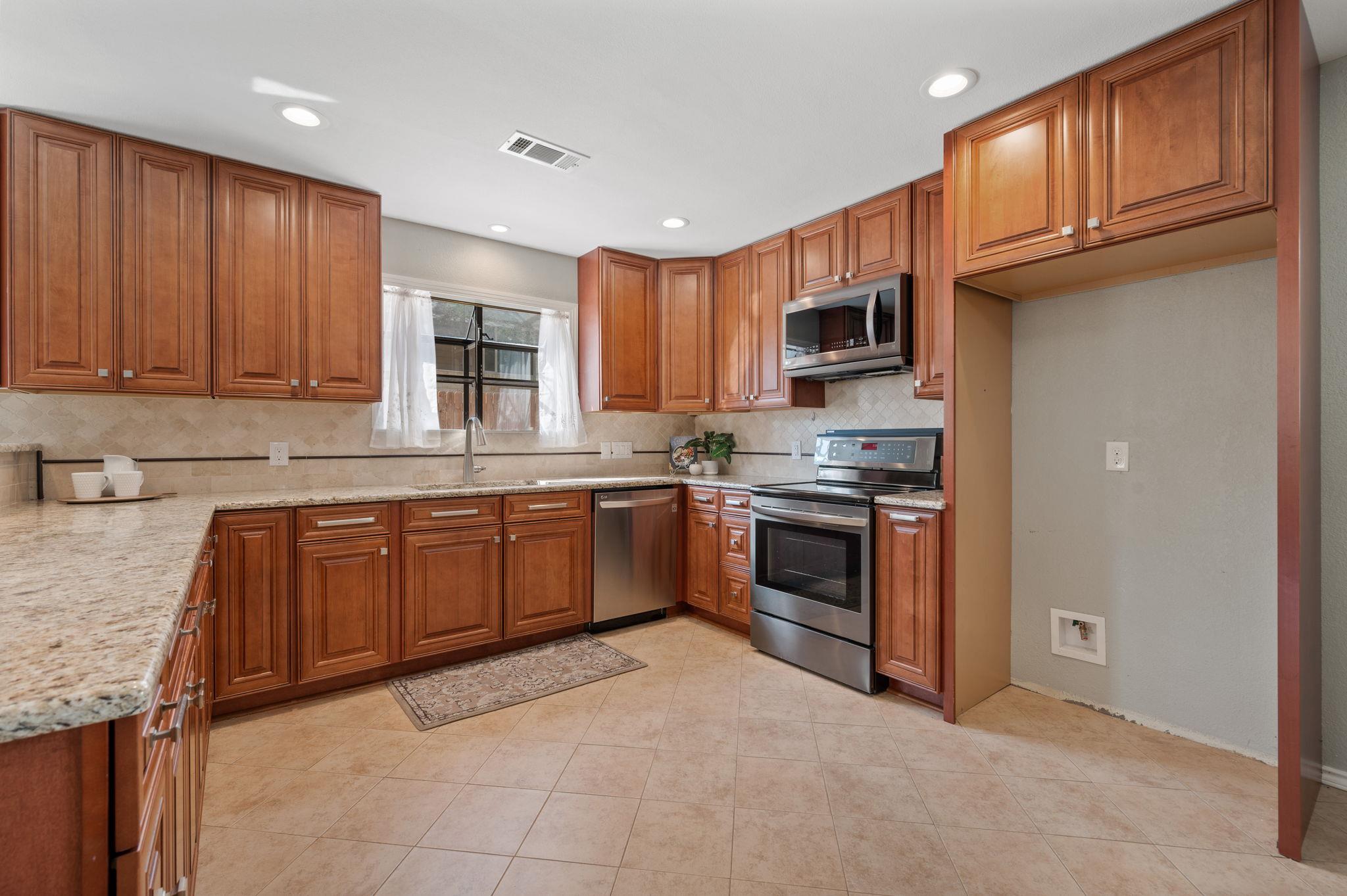 20807 Boggy Ford Rd, Lago Vista, TX 78645