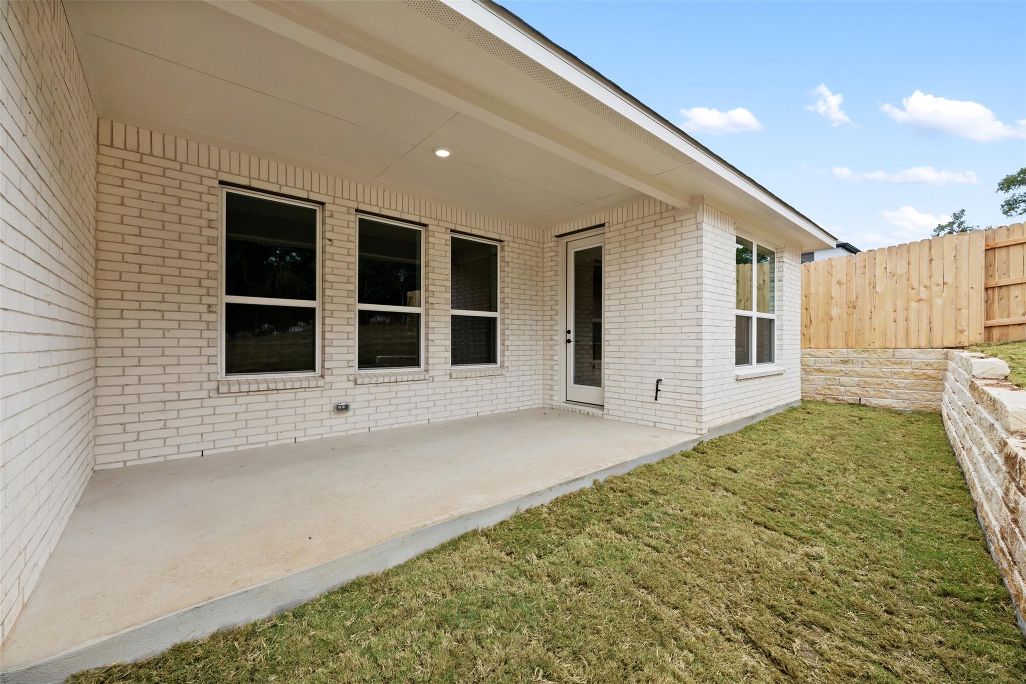 325 Knockout Rose Dr, San Marcos, TX 78666