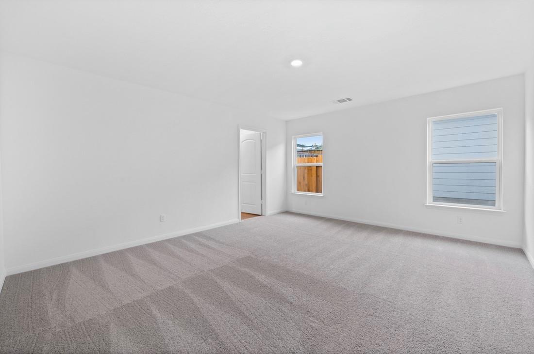 208 Morrison Dr, Jarrell, TX 76537