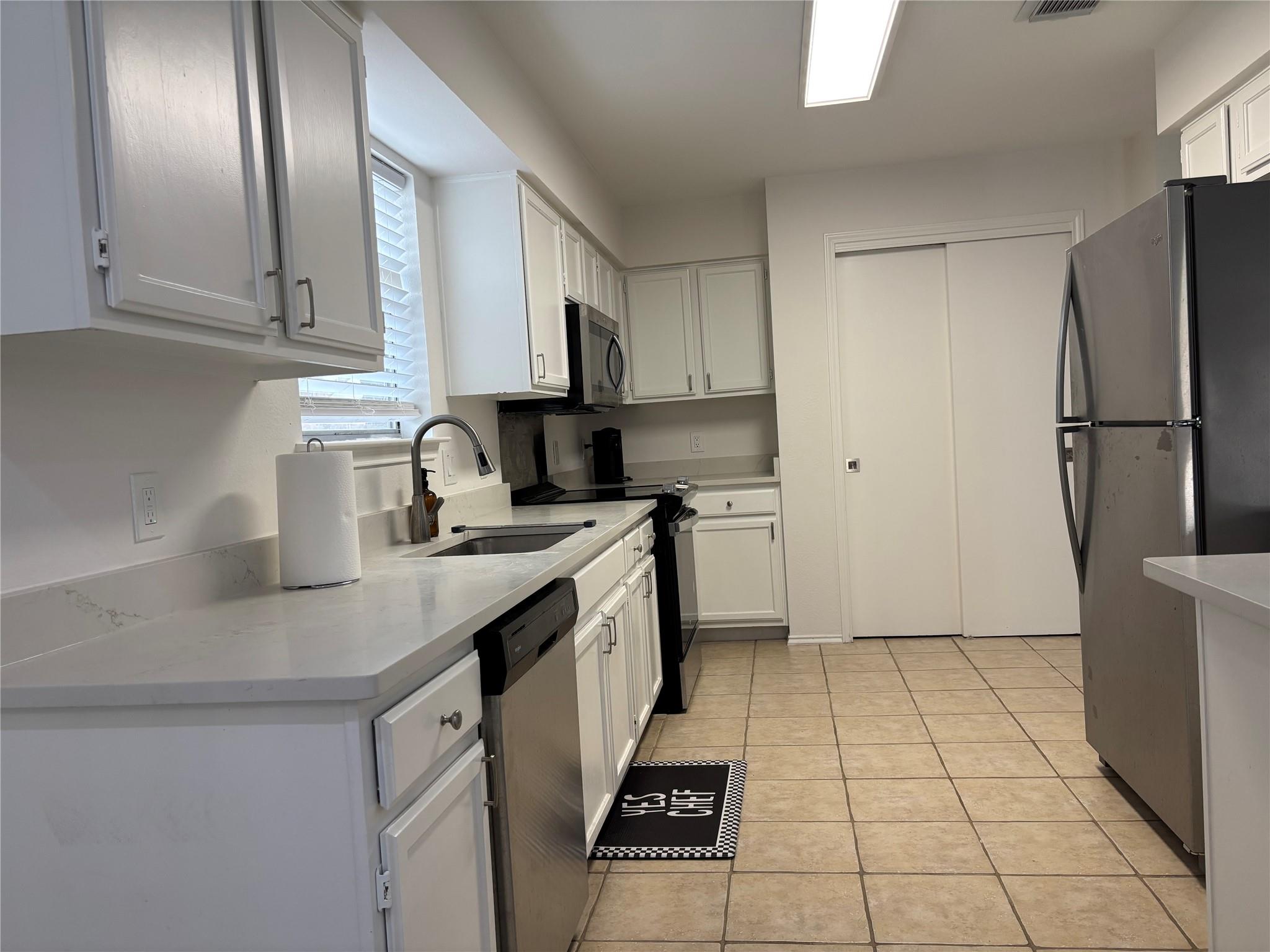 8402 Priest River Dr, Round Rock, TX 78681