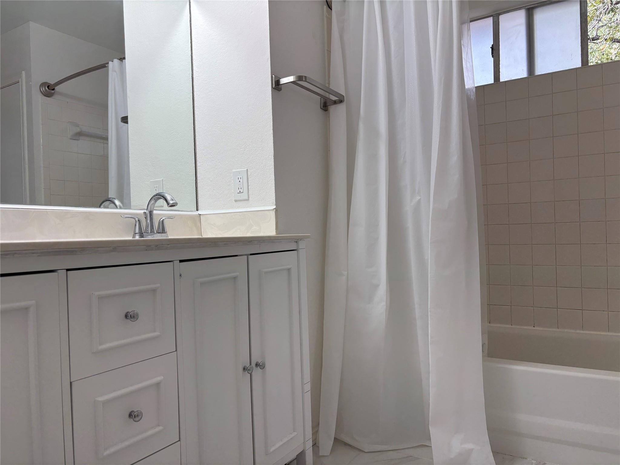 8402 Priest River Dr, Round Rock, TX 78681