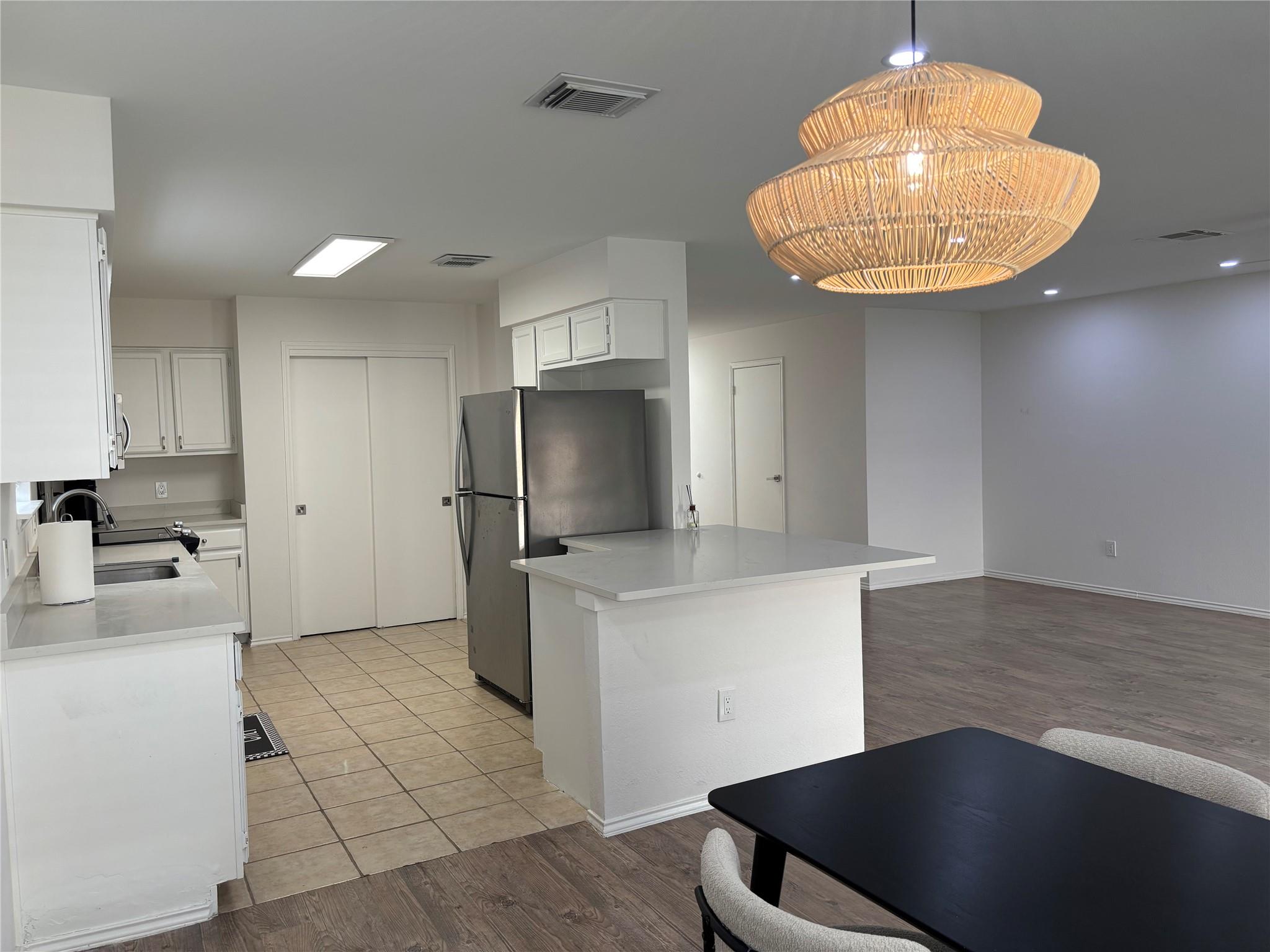 8402 Priest River Dr, Round Rock, TX 78681