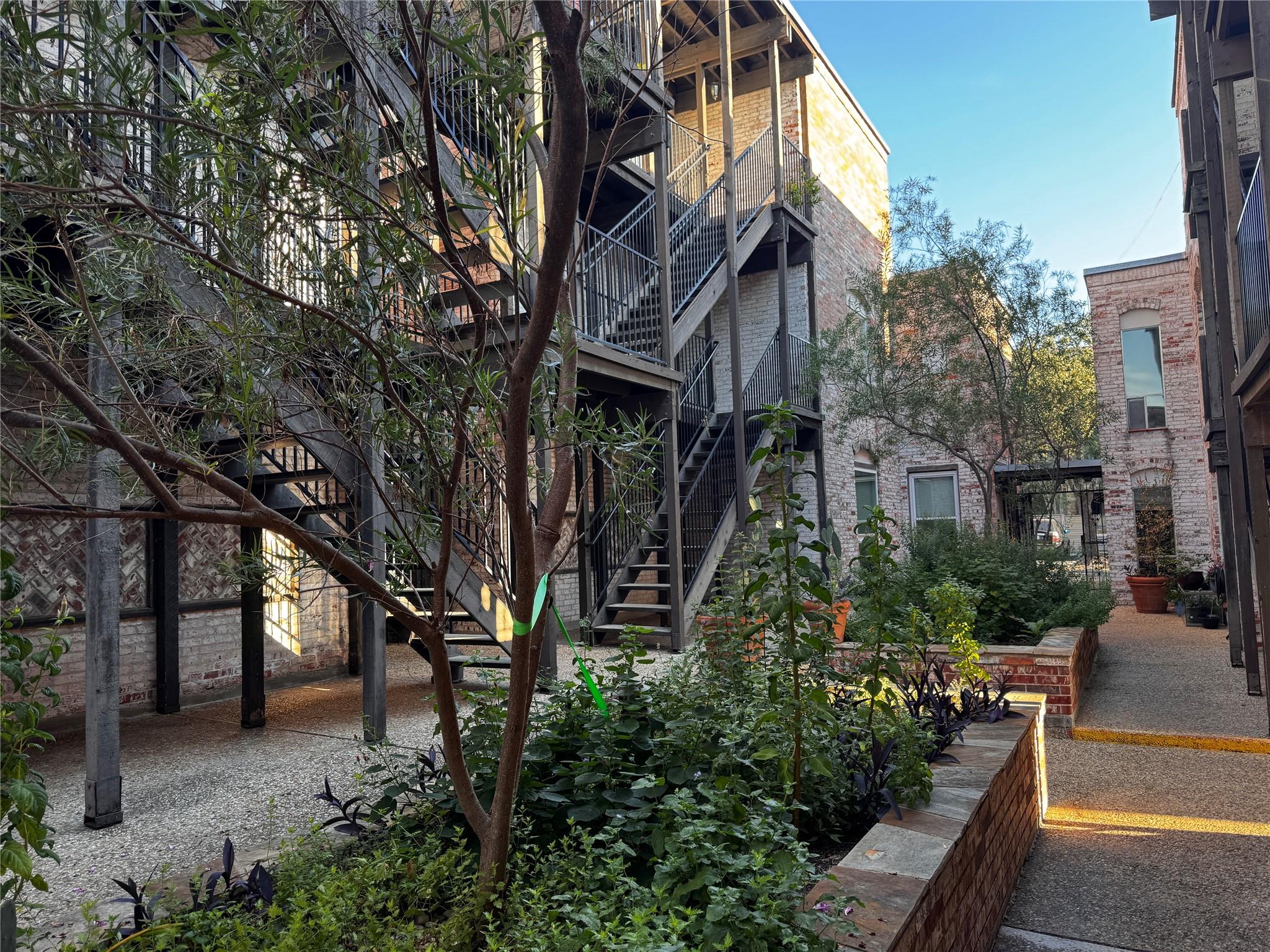 6501 E Hill Dr # 201, Austin, TX 78731