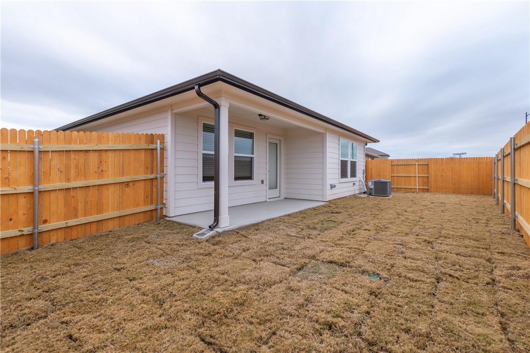 612 Roaring Fork Ln, Bastrop, TX 78602