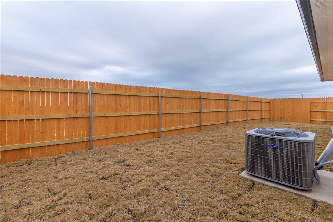 612 Roaring Fork Ln, Bastrop, TX 78602