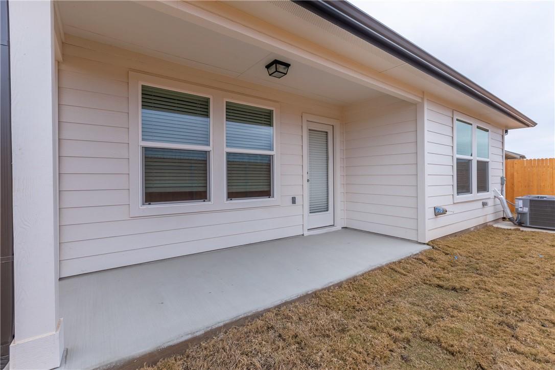 612 Roaring Fork Ln, Bastrop, TX 78602