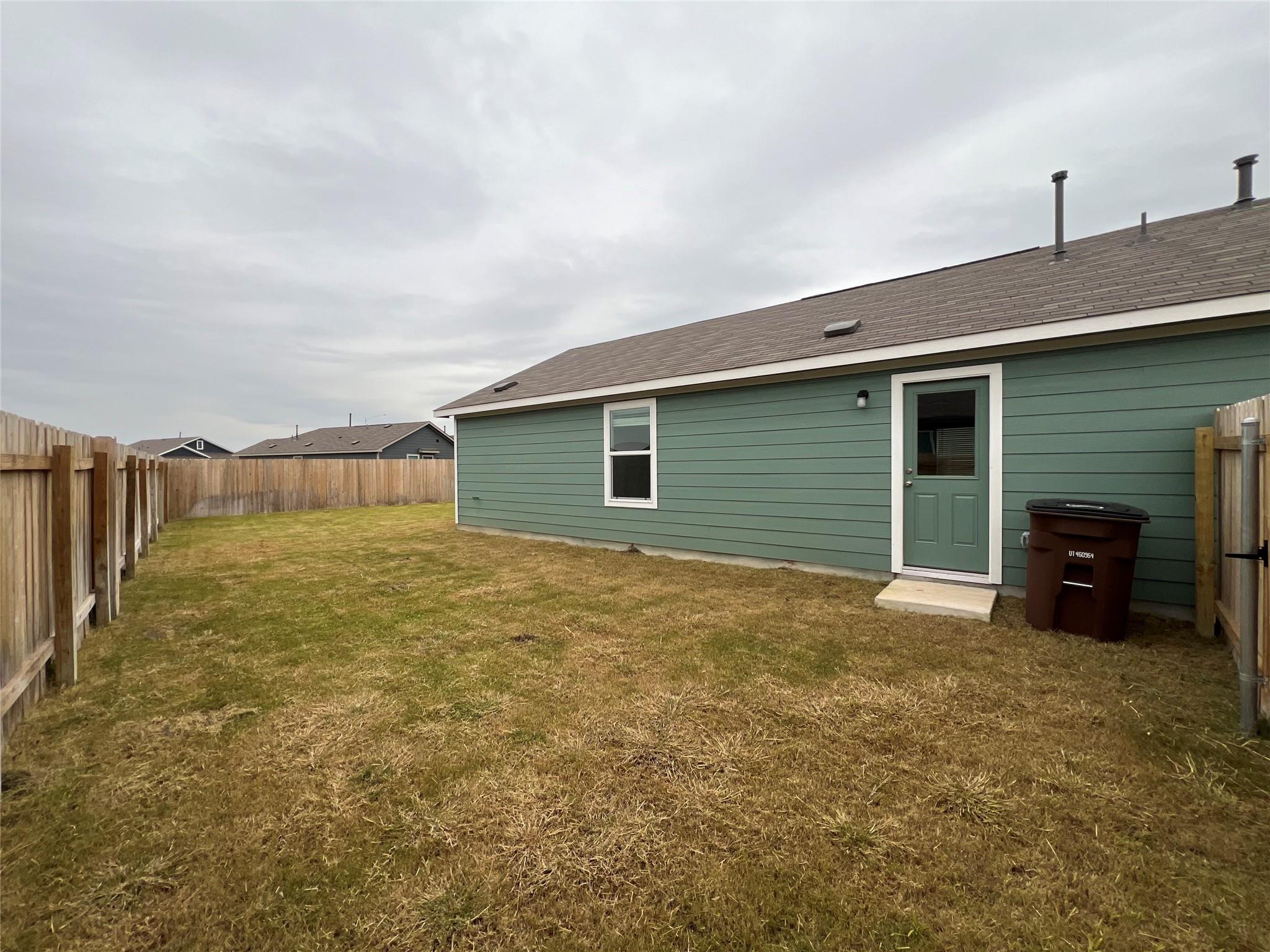 420 Halfmoon Dr, Lockhart, TX 78644