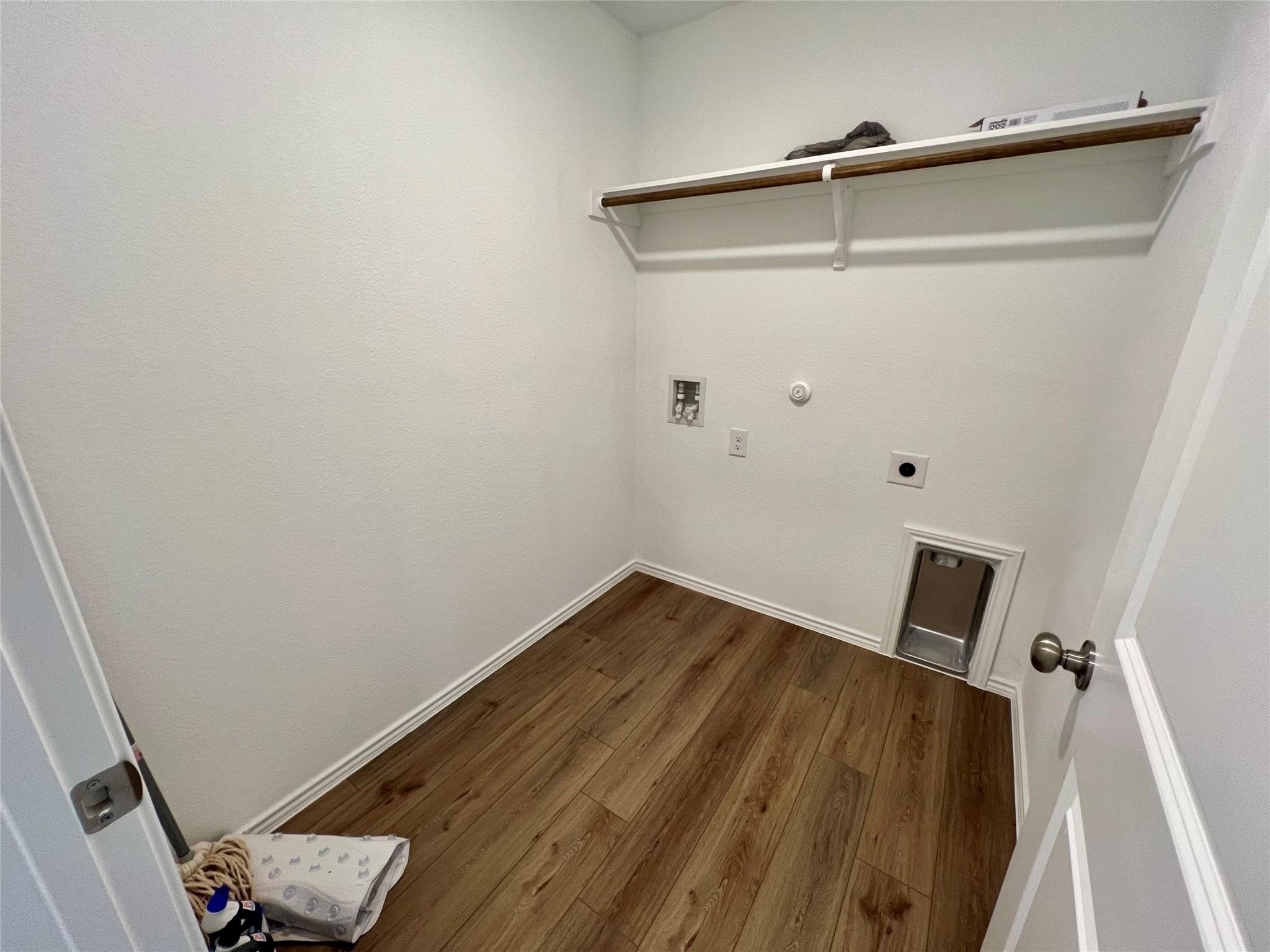 420 Halfmoon Dr, Lockhart, TX 78644