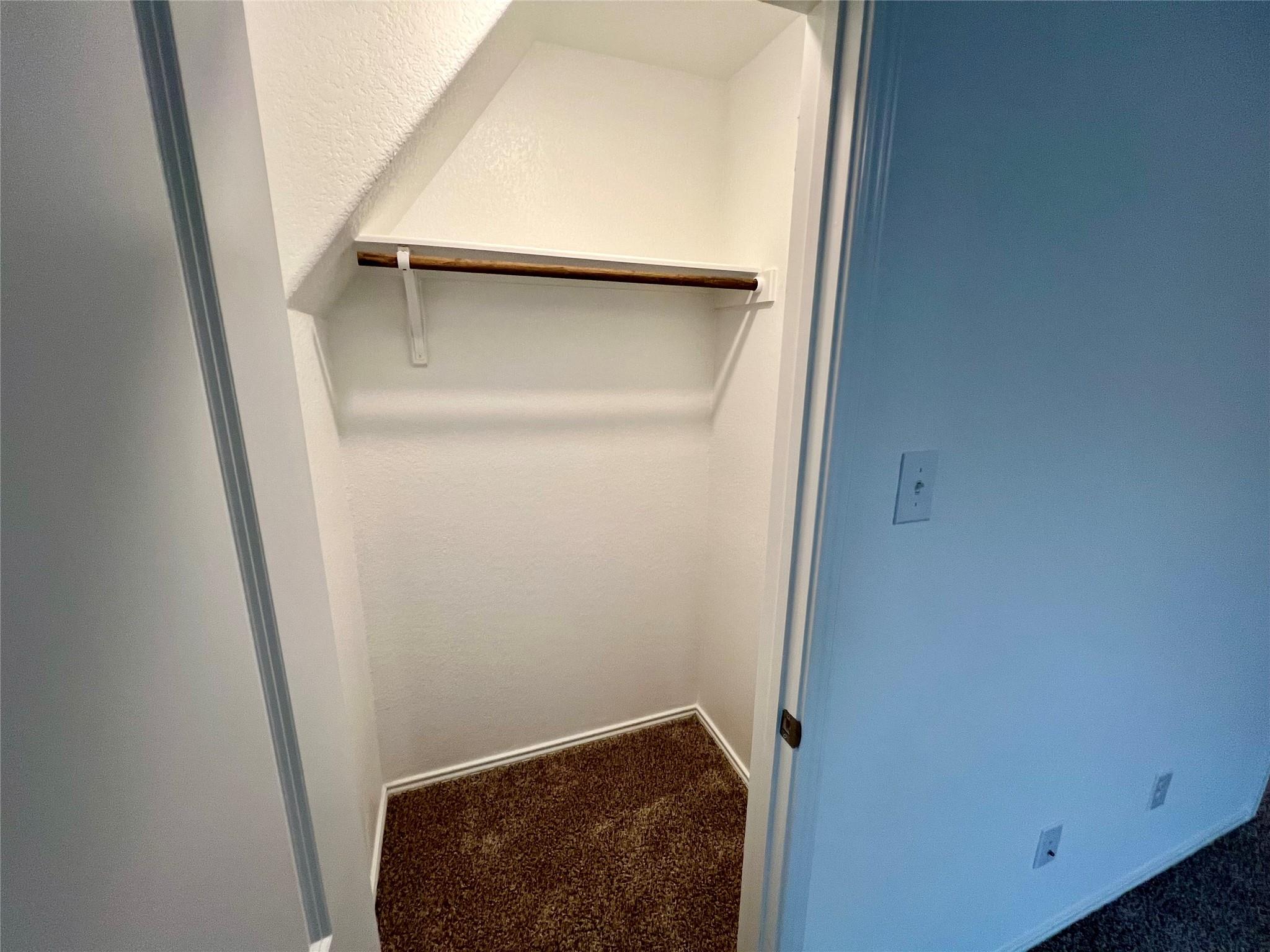 420 Halfmoon Dr, Lockhart, TX 78644